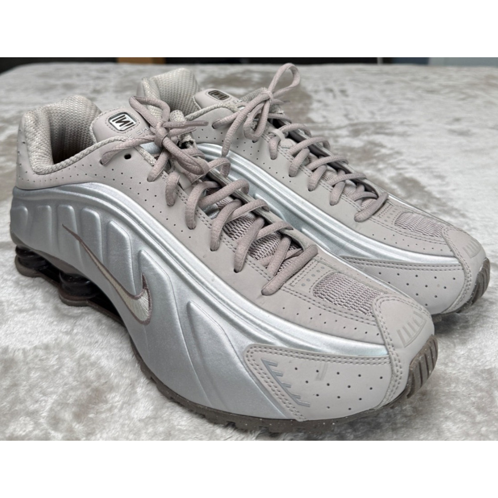 Nike Shox R4 Cave Stone Baroque Brown Silver Sneakers Mens Size 11
